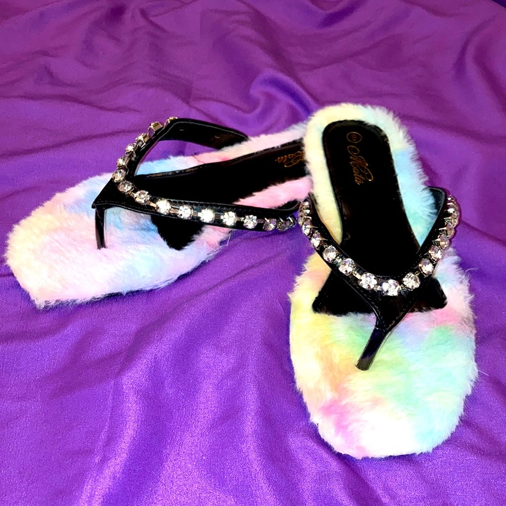 NEW SLIPPERS/SANDALS